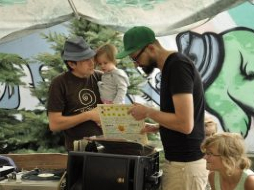 Vinylovy Piątek i Beach Party w Barze Plaża