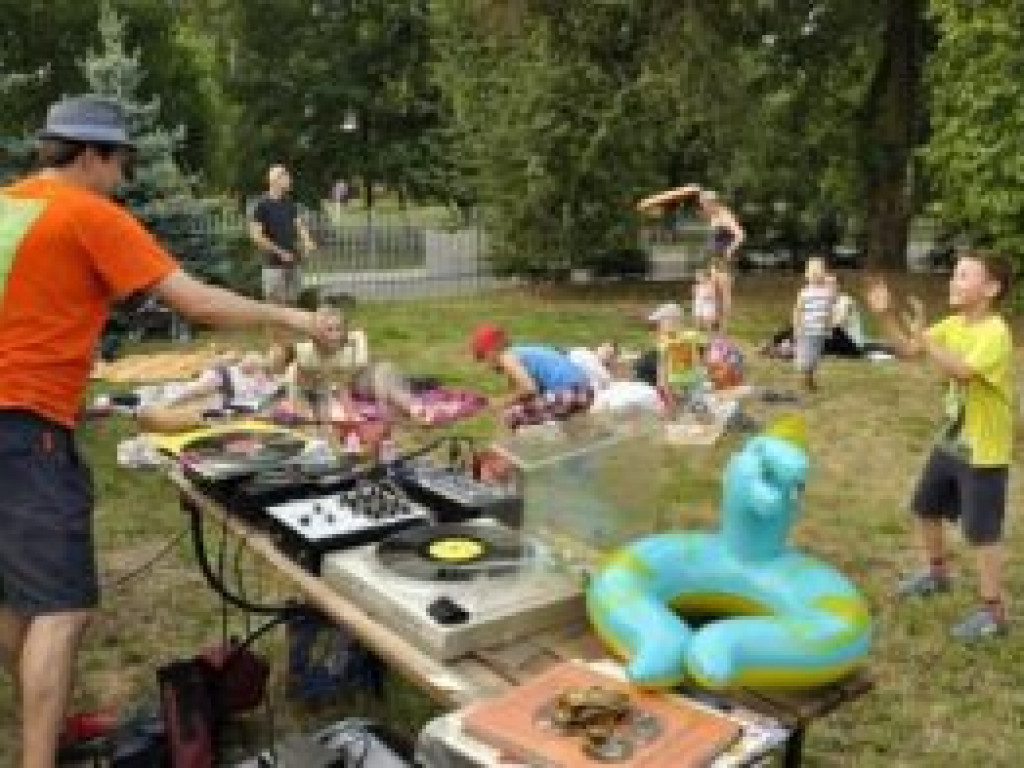 Vinylovy Piątek i Beach Party w Barze Plaża