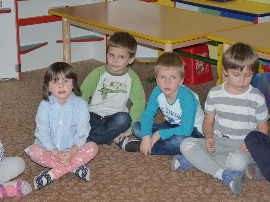 Dwóch Mikołajów odwiedziło dzieci ze Stokrotki