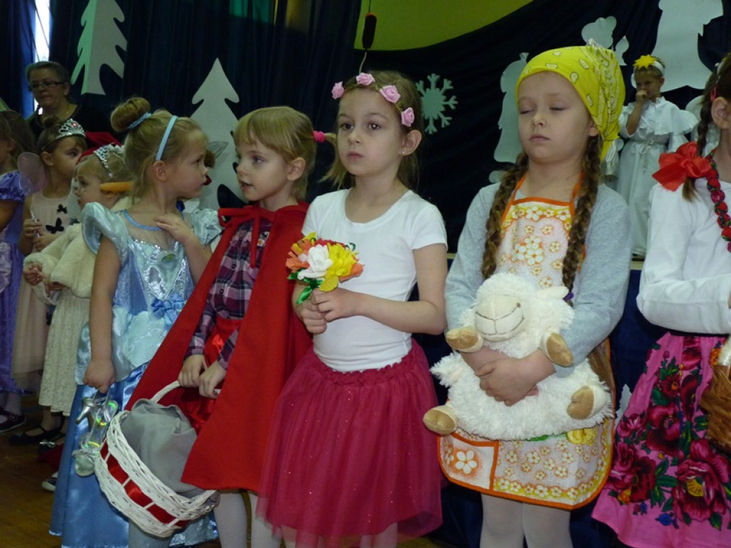 Bajkowe święta w szkole w Popowie