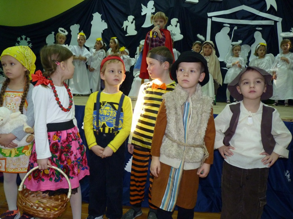 Bajkowe święta w szkole w Popowie