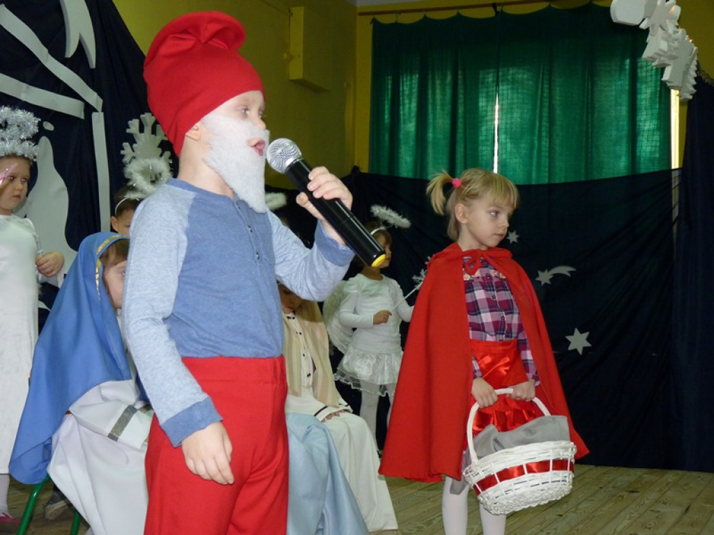 Bajkowe święta w szkole w Popowie