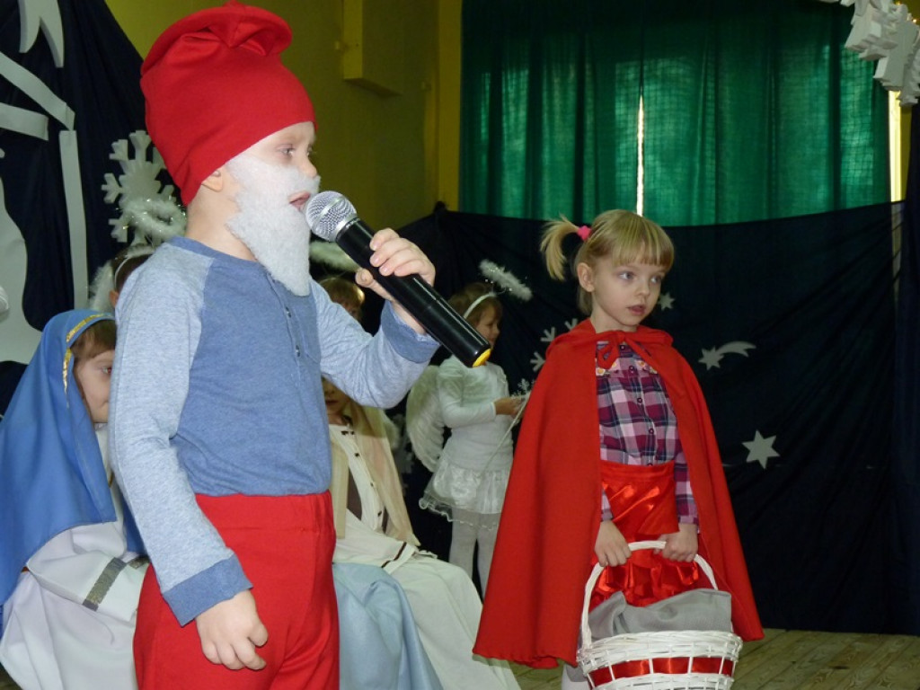 Bajkowe święta w szkole w Popowie