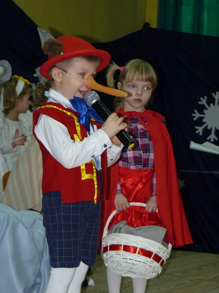 Bajkowe święta w szkole w Popowie