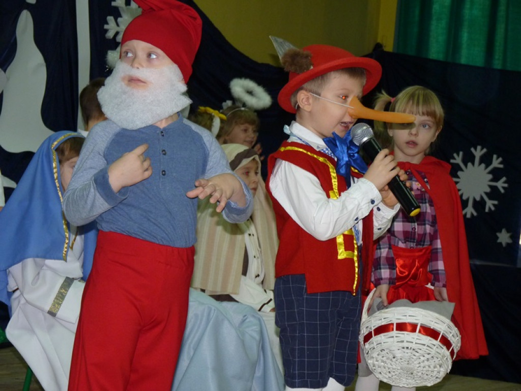 Bajkowe święta w szkole w Popowie