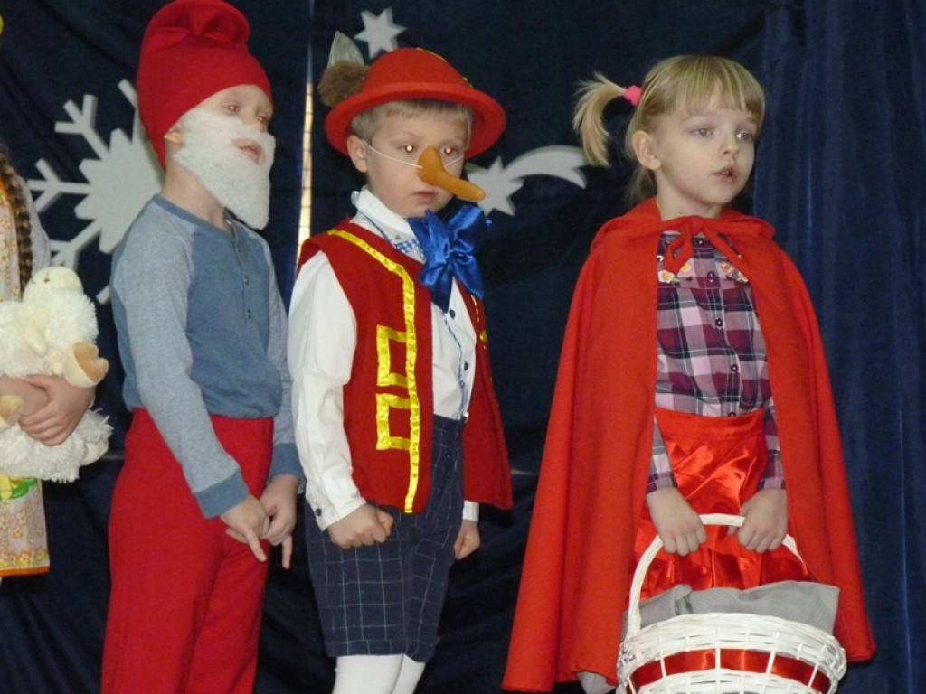 Bajkowe święta w szkole w Popowie