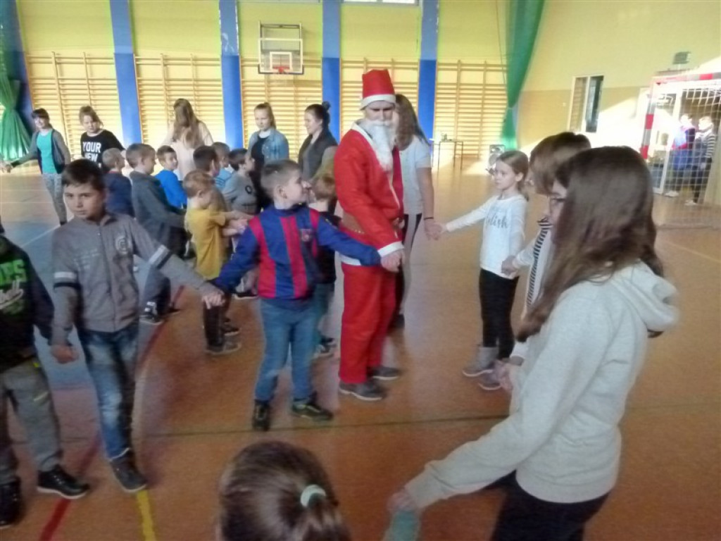 Harcerski Mikołaj spotkał się z uczniami w SP2