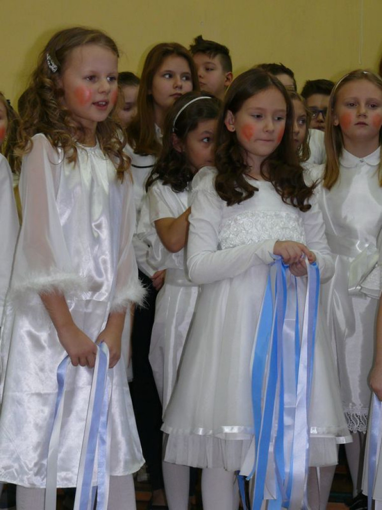 Jasełka klas II w łowickiej 