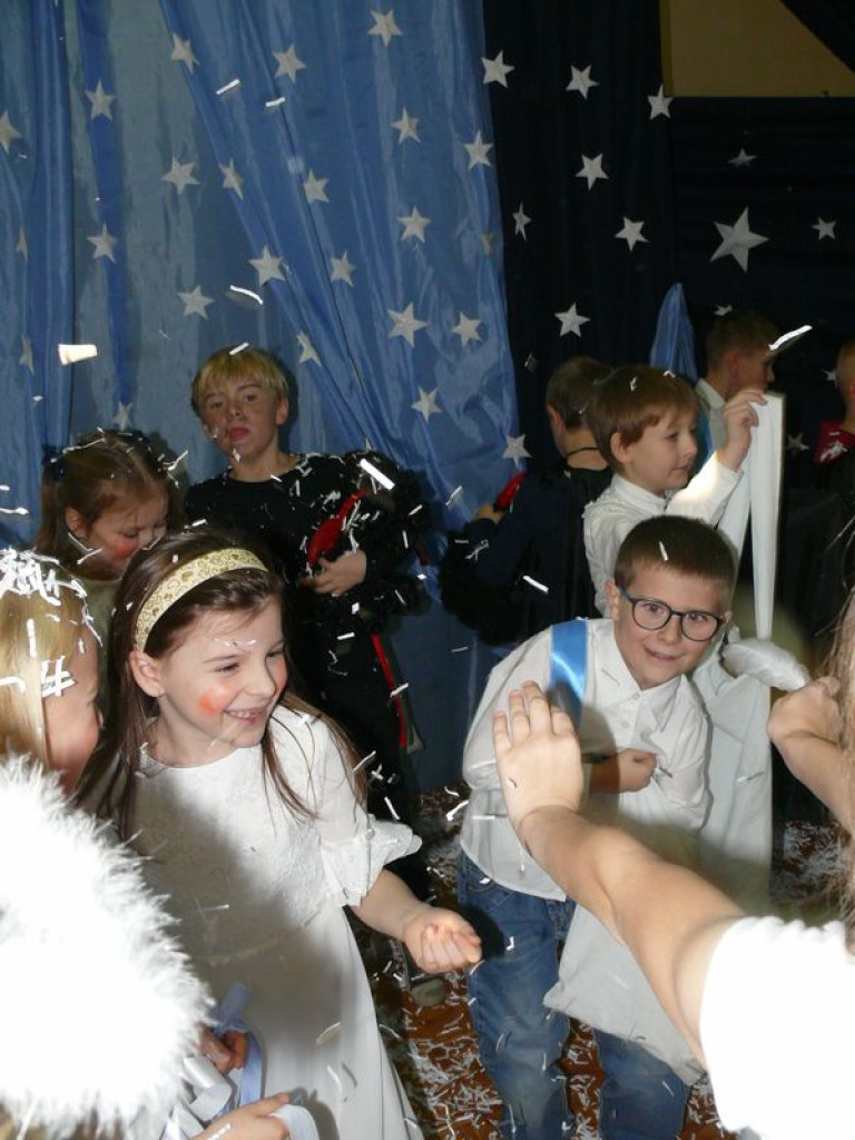Jasełka klas II w łowickiej 