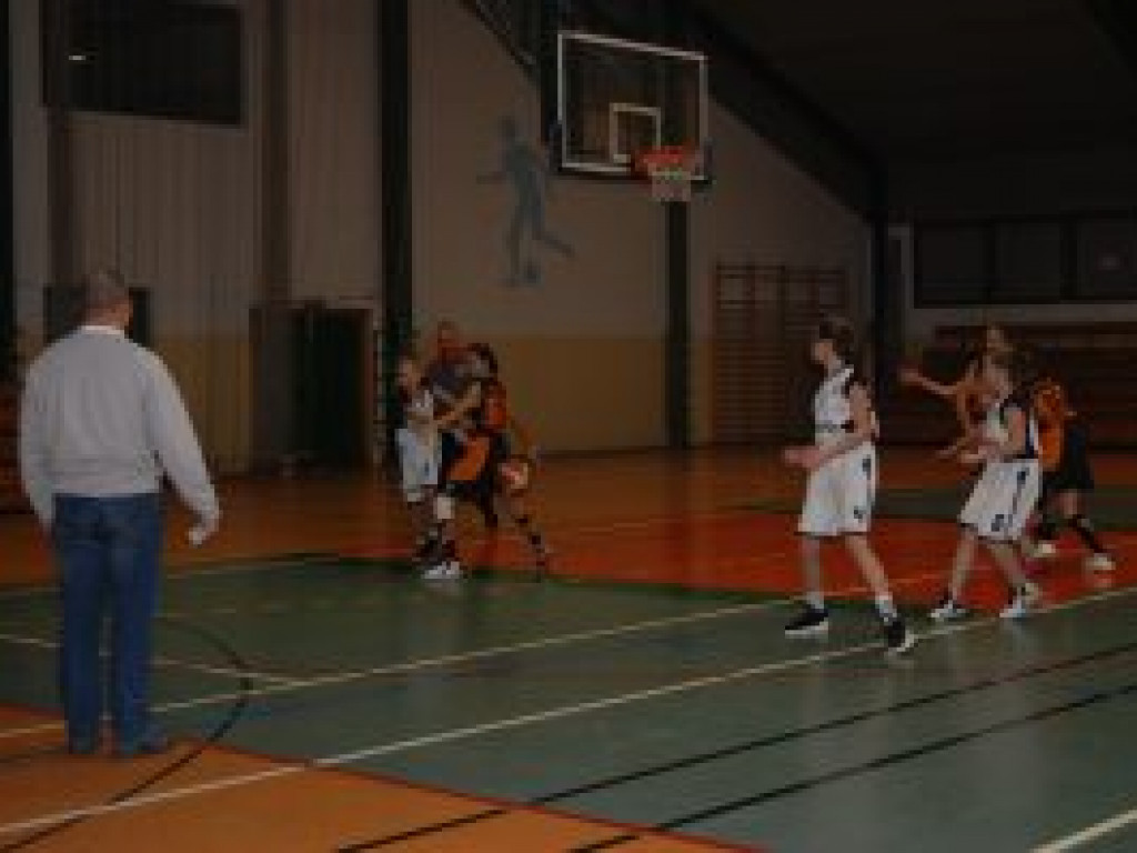 Kolejna sromotna porażka młodziczek Księżaka-2004