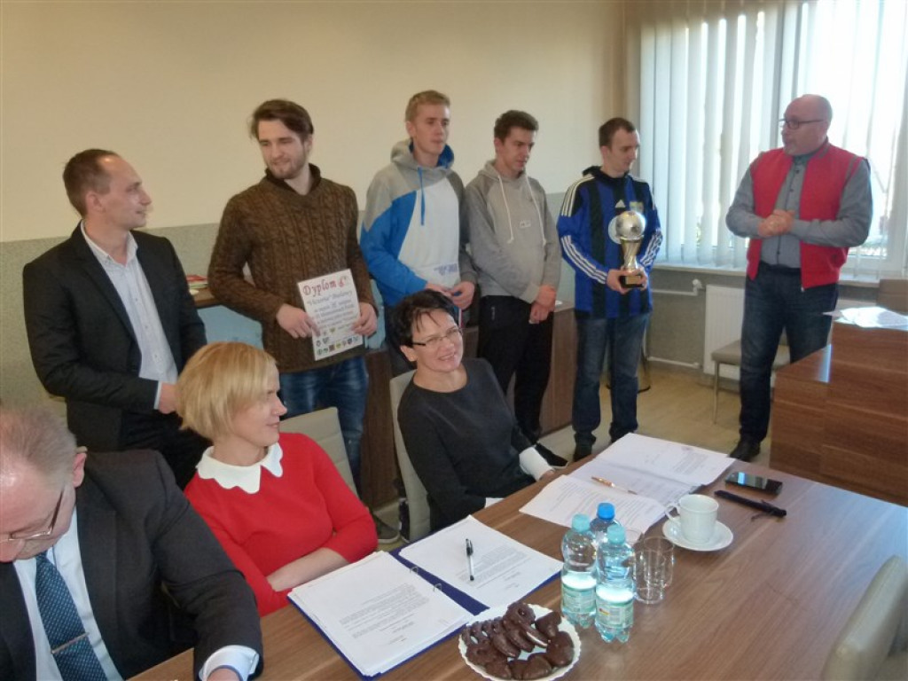 Zawodnicy Victorii przekazali trofea z mistrzostw