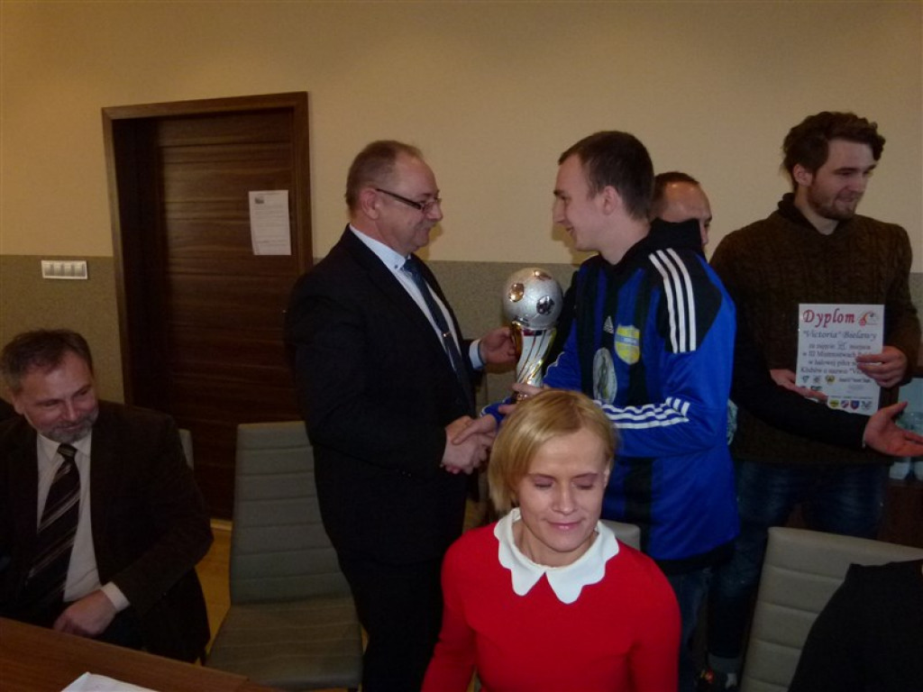 Zawodnicy Victorii przekazali trofea z mistrzostw