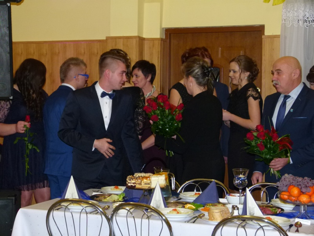 Trwa studniówka ZS Nr 1 w Bratoszewicach