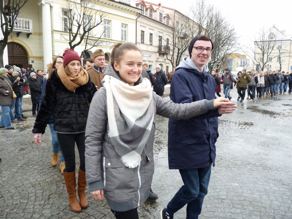 Tańczyli poloneza na Starym Rynku