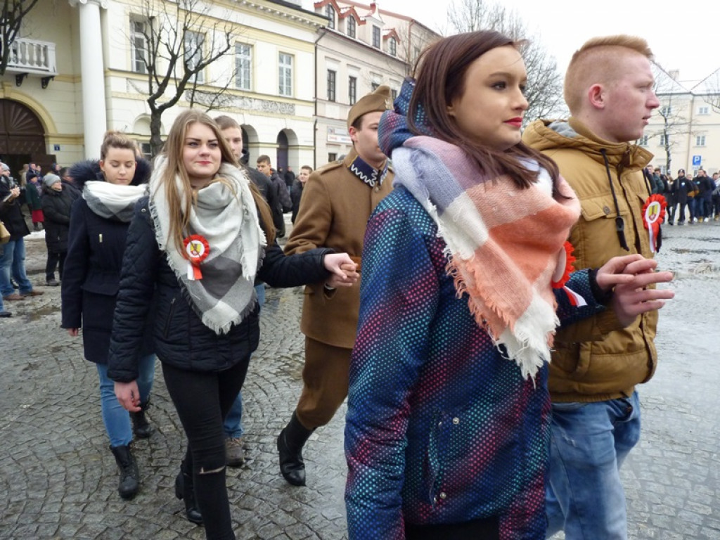 Tańczyli poloneza na Starym Rynku