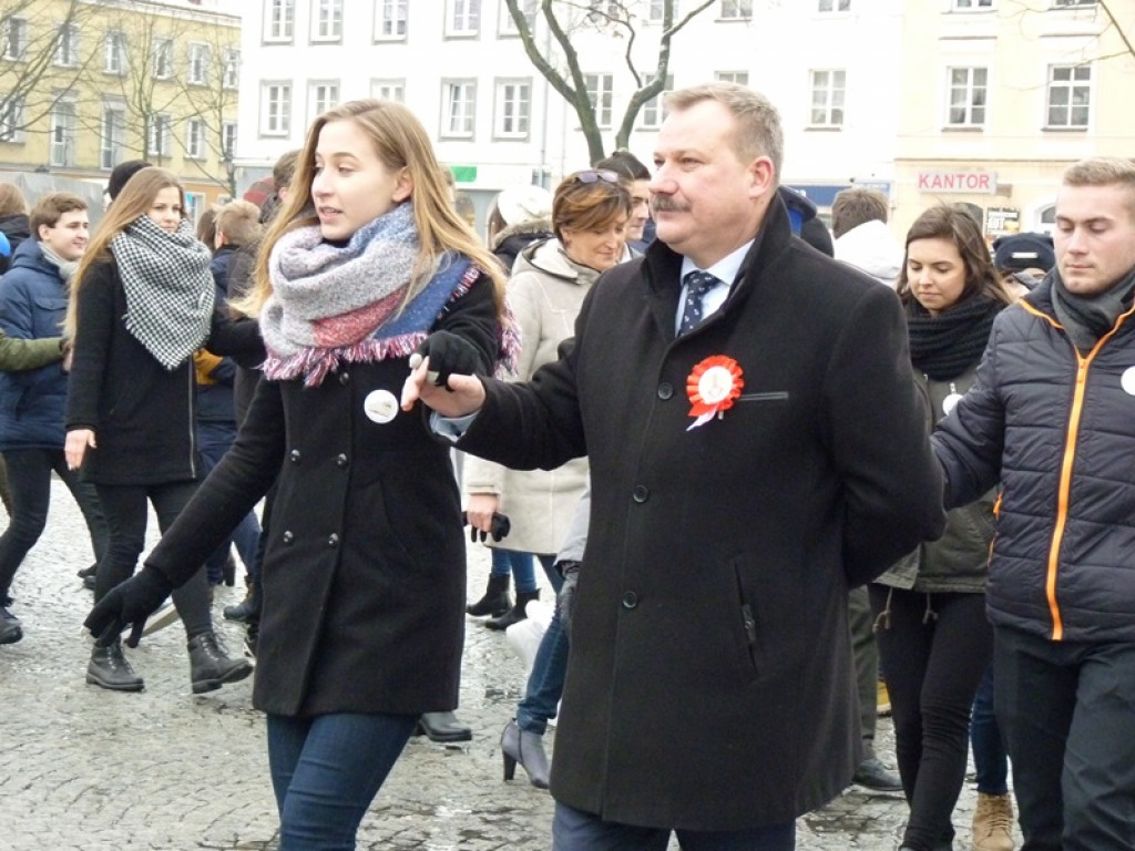 Tańczyli poloneza na Starym Rynku