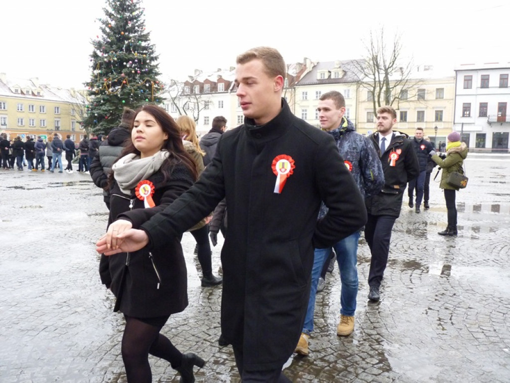 Tańczyli poloneza na Starym Rynku