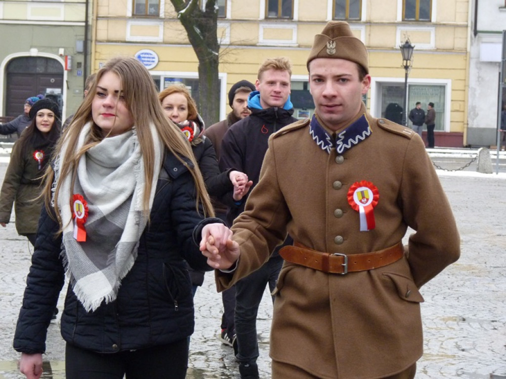 Tańczyli poloneza na Starym Rynku