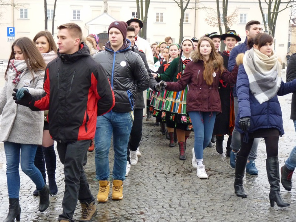 Tańczyli poloneza na Starym Rynku