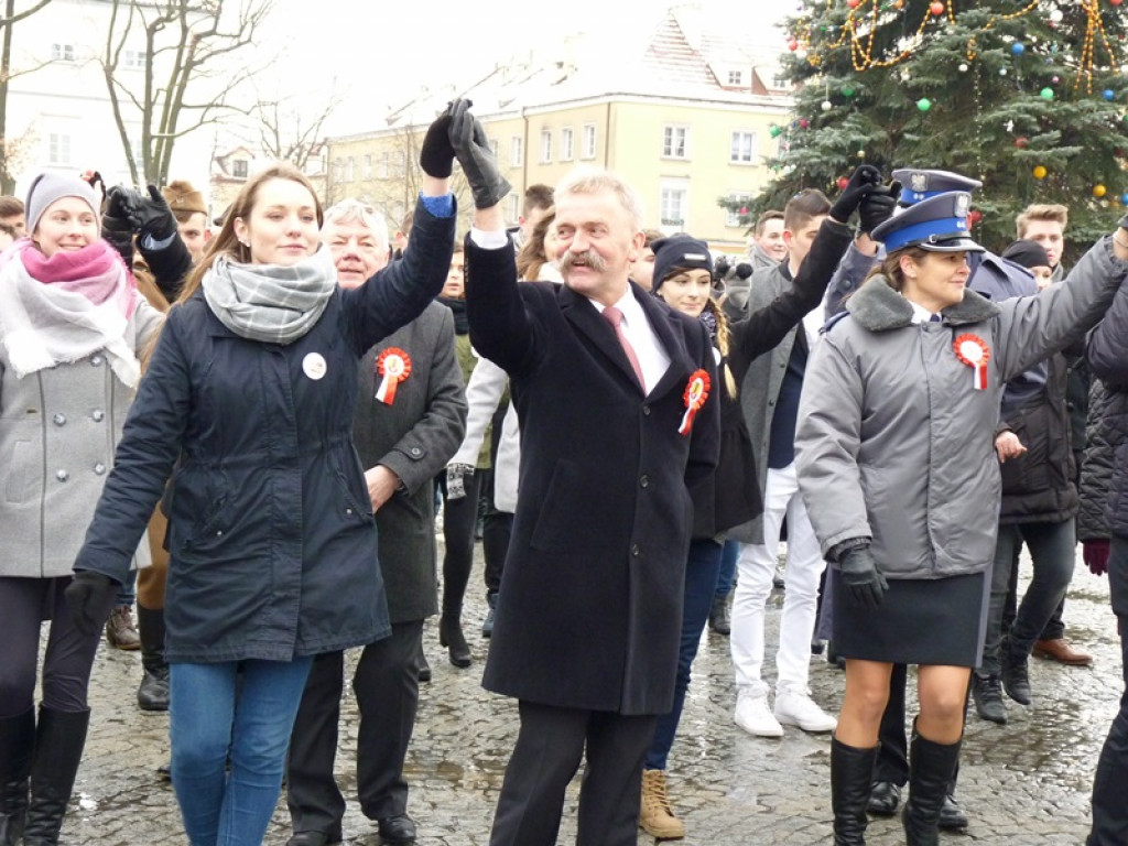 Tańczyli poloneza na Starym Rynku