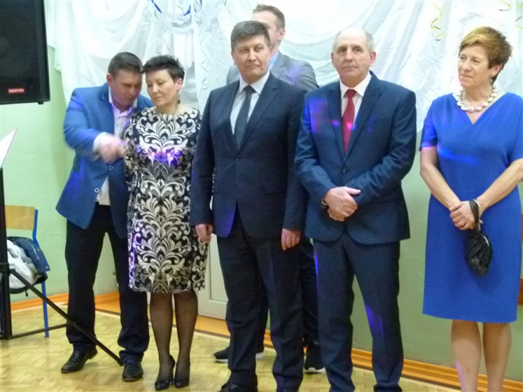 Gimnazjaliści z ZSLG bawią się na balu