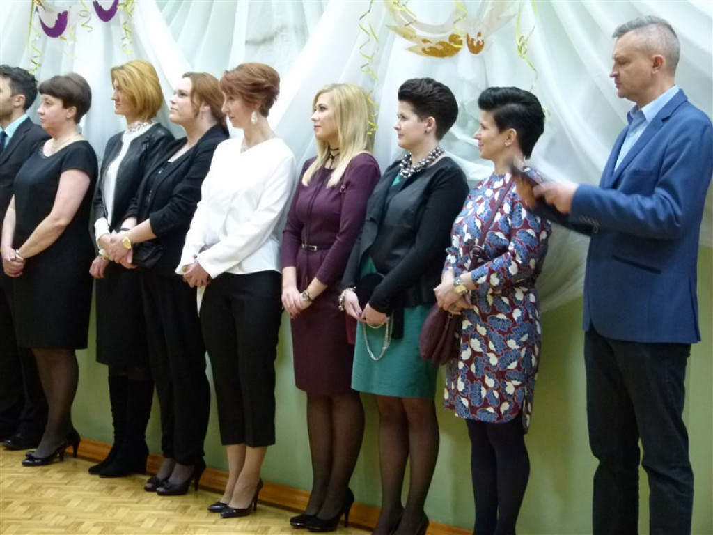 Gimnazjaliści z ZSLG bawią się na balu