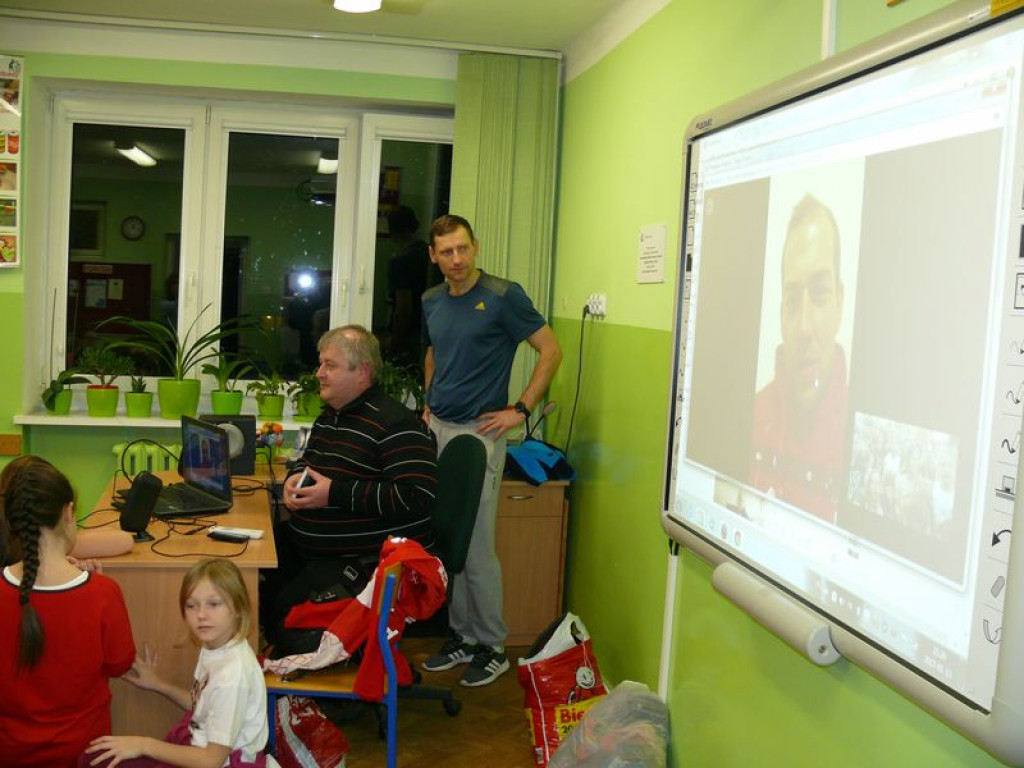 Zbyszek Bródka rozmawiał z uczniami łowickiej 