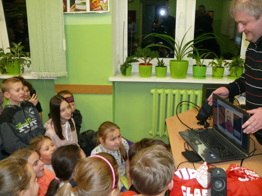 Zbyszek Bródka rozmawiał z uczniami łowickiej 