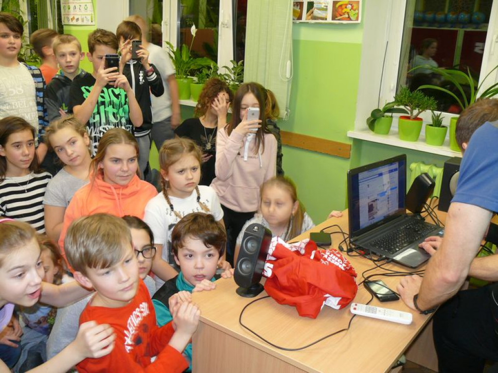 Zbyszek Bródka rozmawiał z uczniami łowickiej 