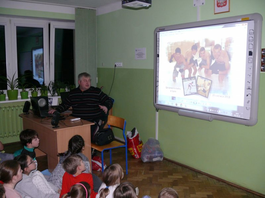Zbyszek Bródka rozmawiał z uczniami łowickiej 