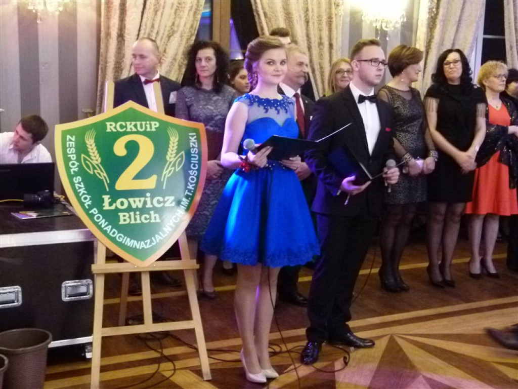Maturzyści z ZSP 2 bawią się na studniówce