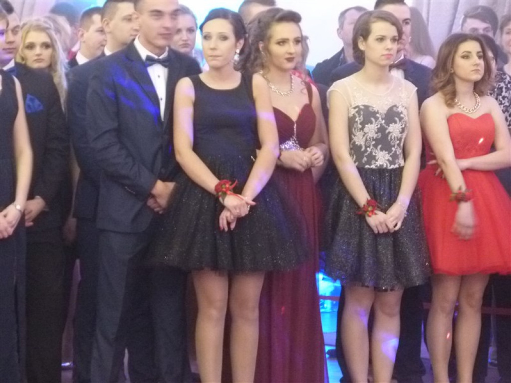 Maturzyści z ZSP 2 bawią się na studniówce