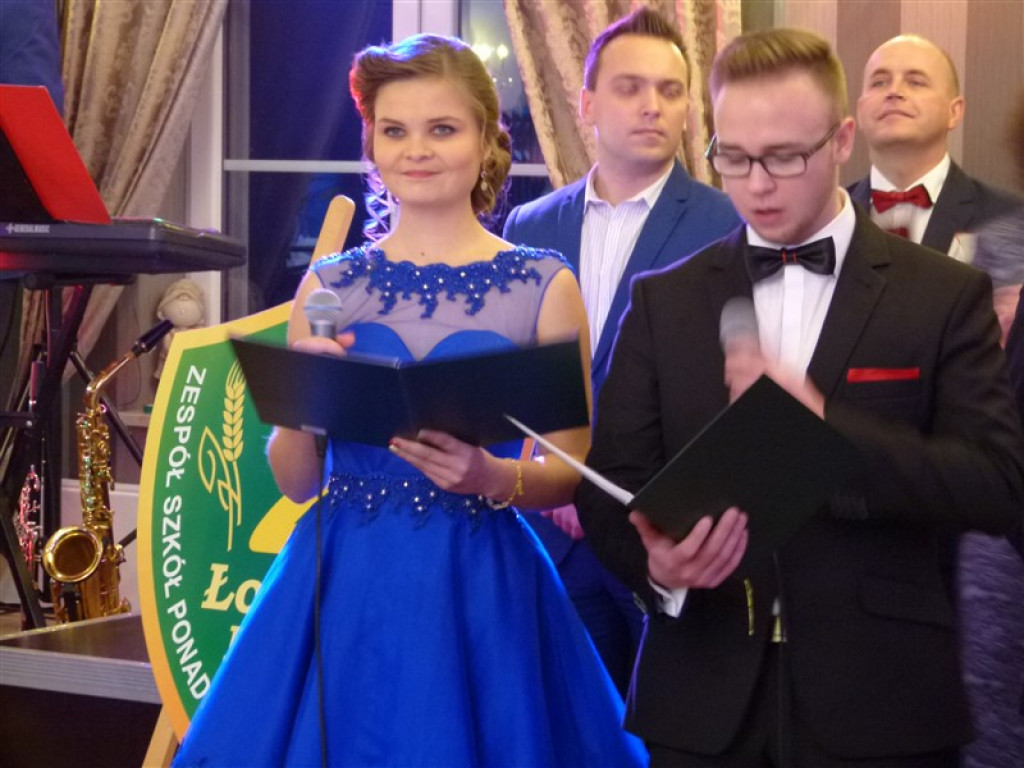 Maturzyści z ZSP 2 bawią się na studniówce