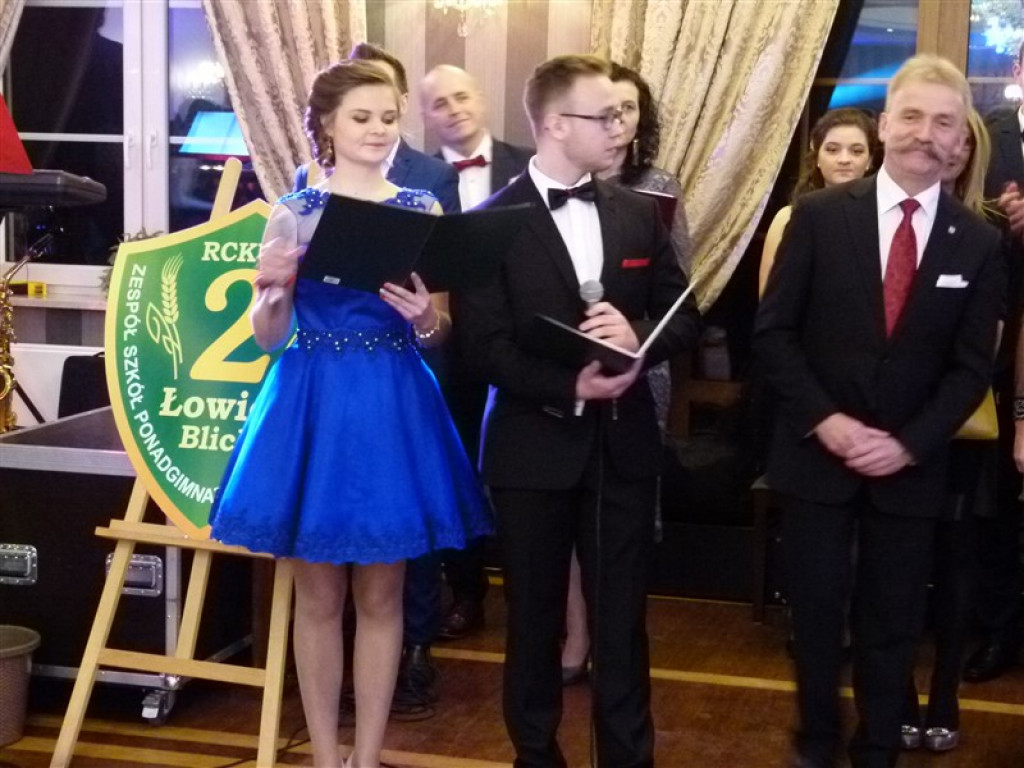 Maturzyści z ZSP 2 bawią się na studniówce