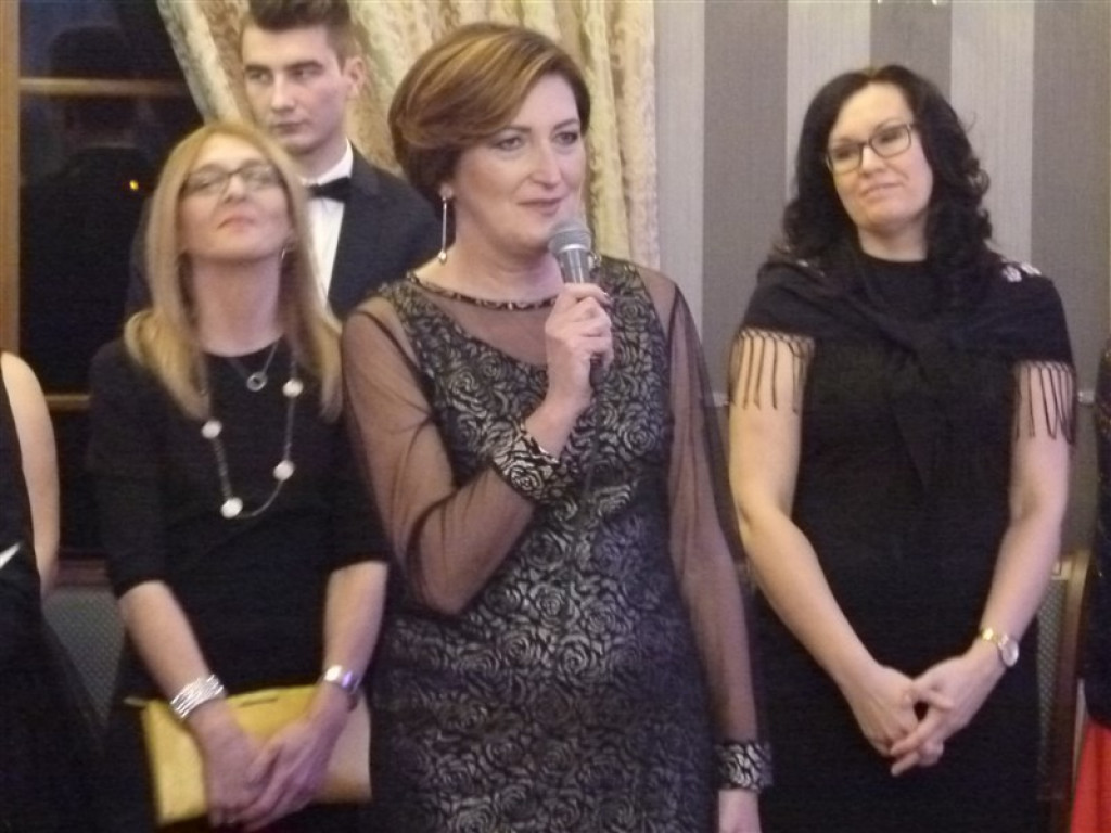 Maturzyści z ZSP 2 bawią się na studniówce
