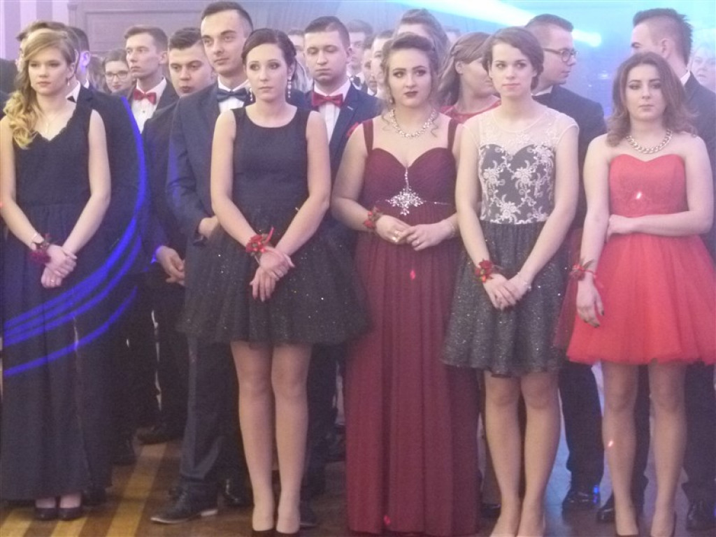 Maturzyści z ZSP 2 bawią się na studniówce