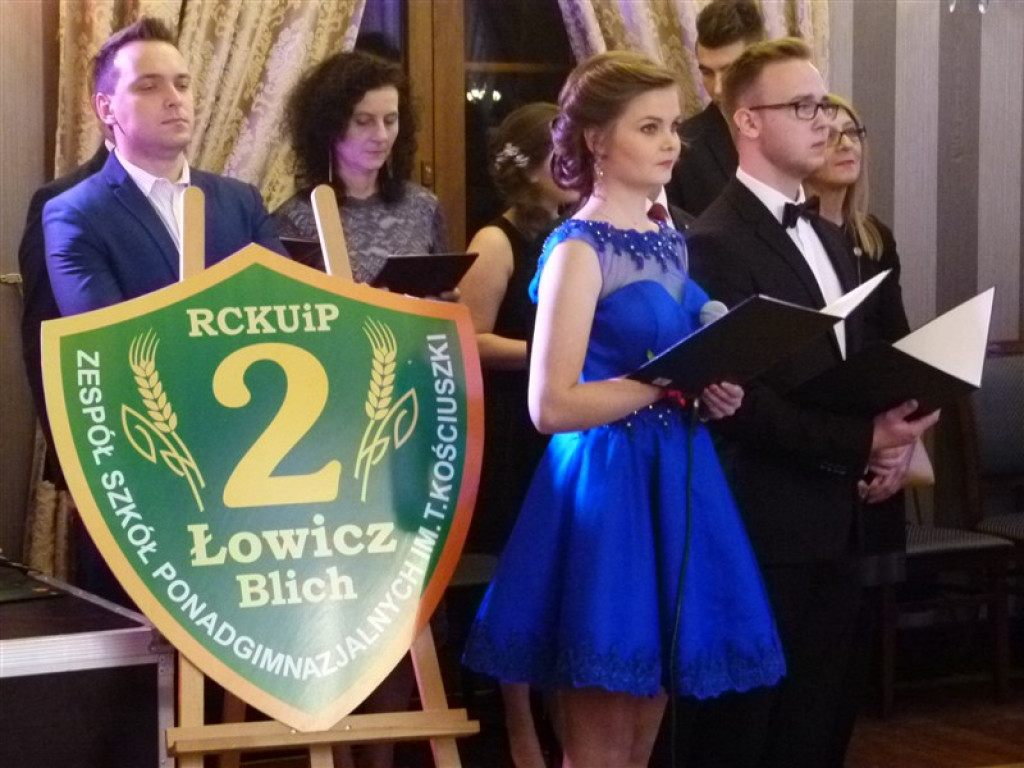 Maturzyści z ZSP 2 bawią się na studniówce