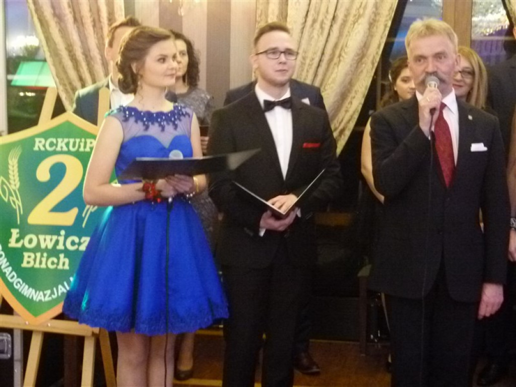 Maturzyści z ZSP 2 bawią się na studniówce