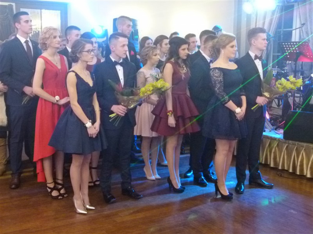 Maturzyści z ZSP 2 bawią się na studniówce