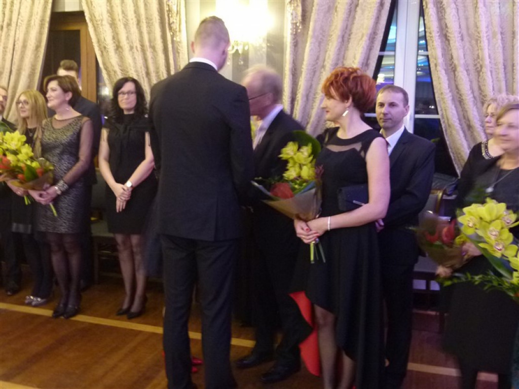Maturzyści z ZSP 2 bawią się na studniówce
