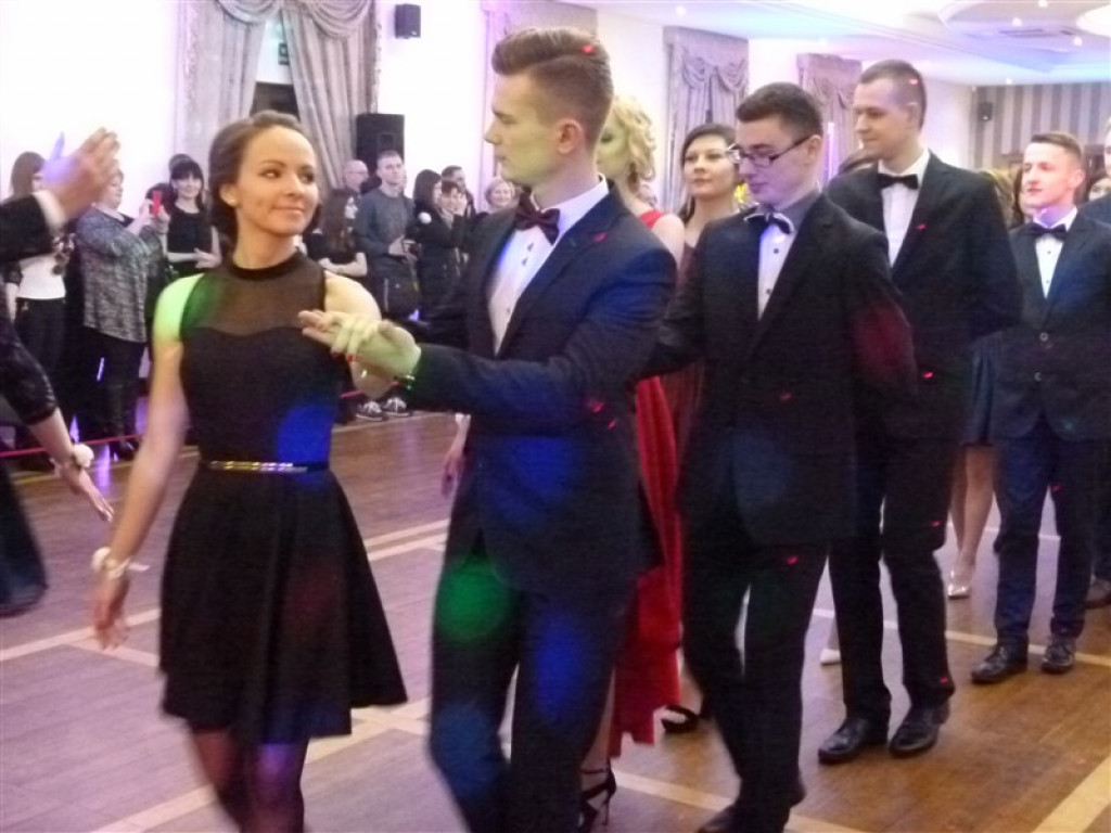 Maturzyści z ZSP 2 bawią się na studniówce