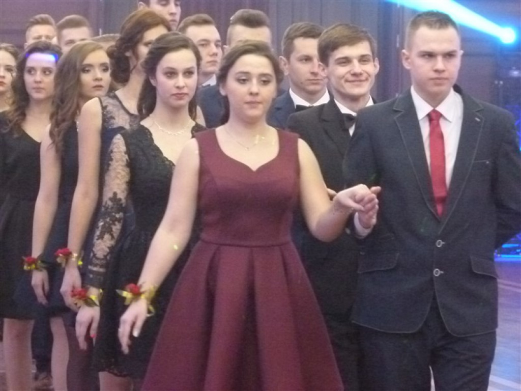 Maturzyści z ZSP 2 bawią się na studniówce