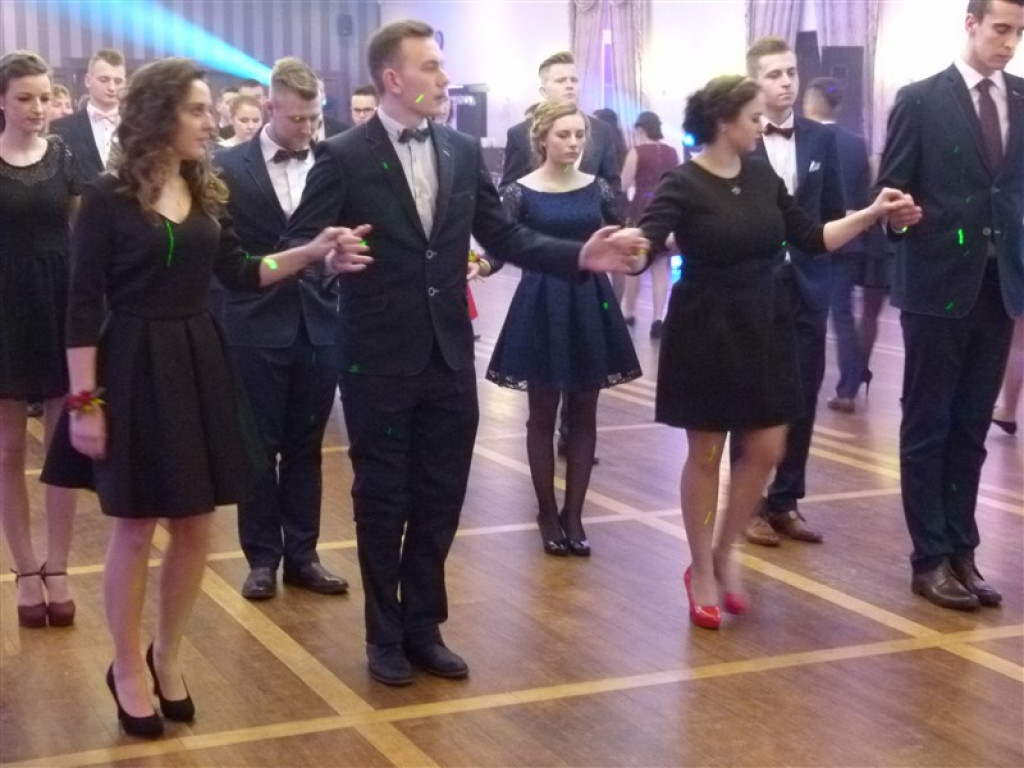 Maturzyści z ZSP 2 bawią się na studniówce