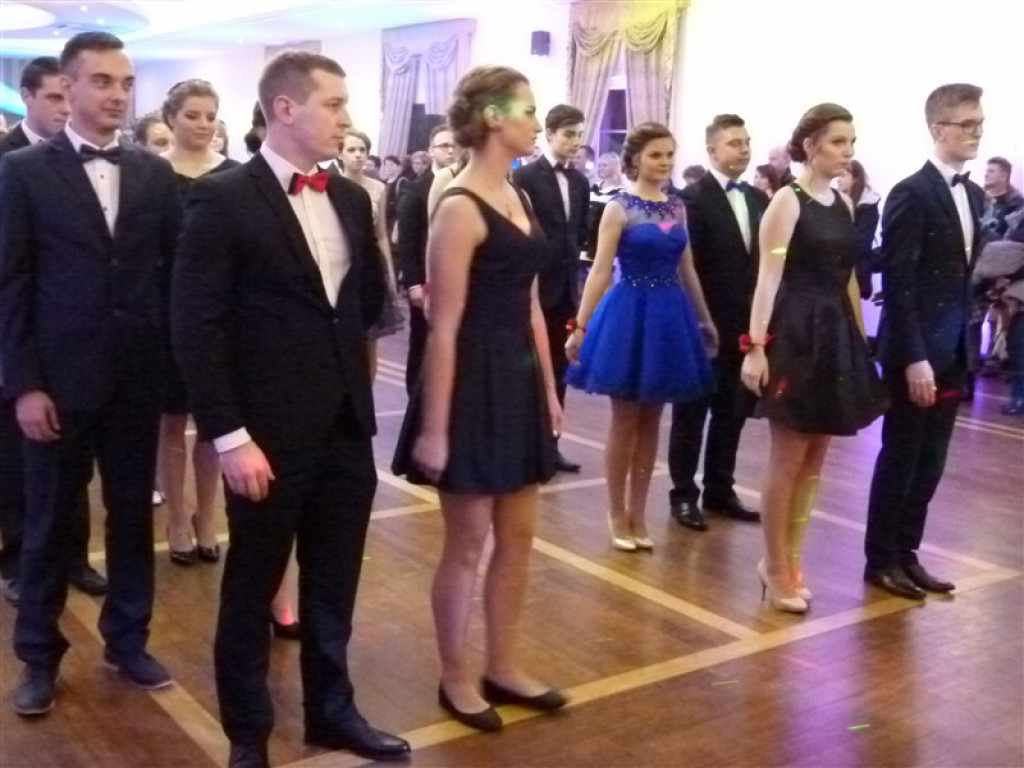 Maturzyści z ZSP 2 bawią się na studniówce