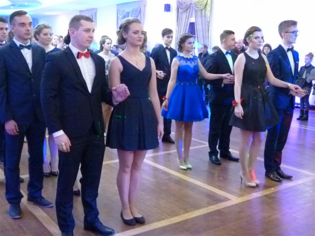 Maturzyści z ZSP 2 bawią się na studniówce