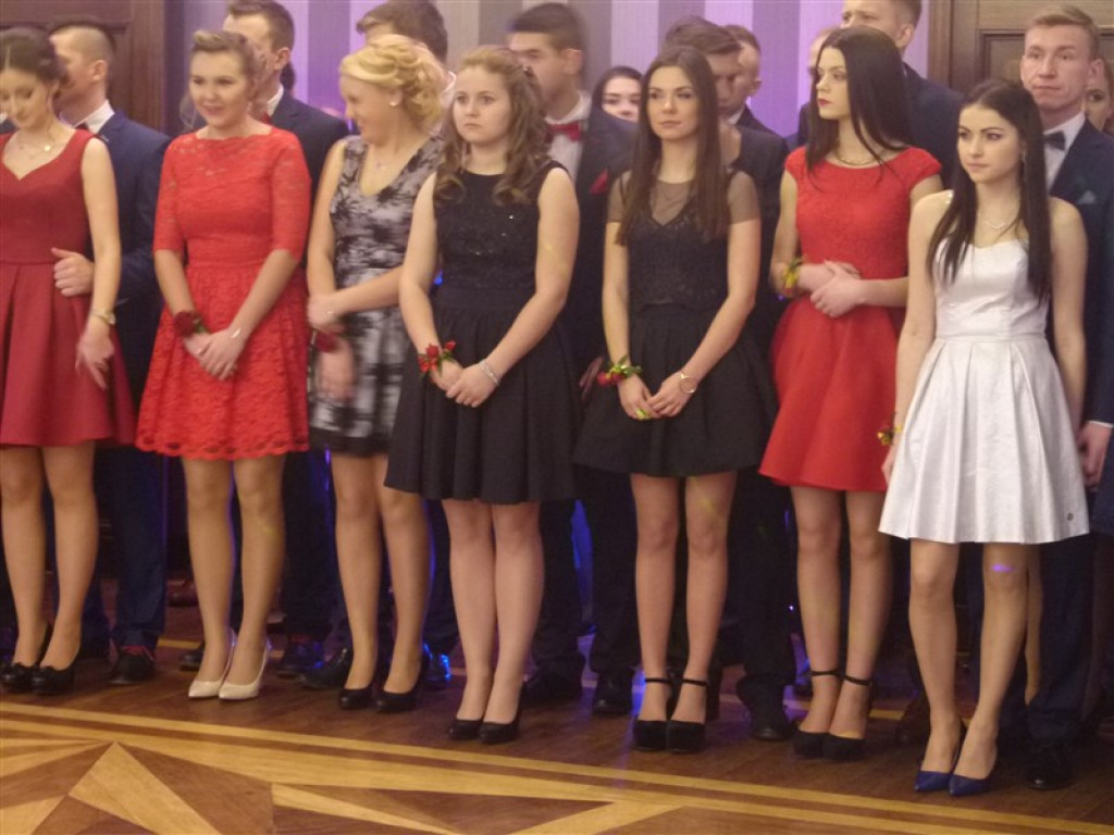 Maturzyści z ZSP 2 bawią się na studniówce