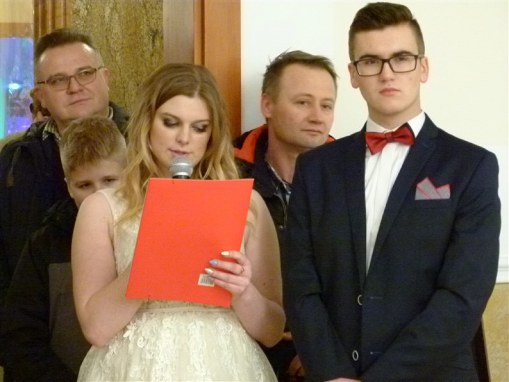 Maturzyści KLO zatańczyli na Placu Wolności