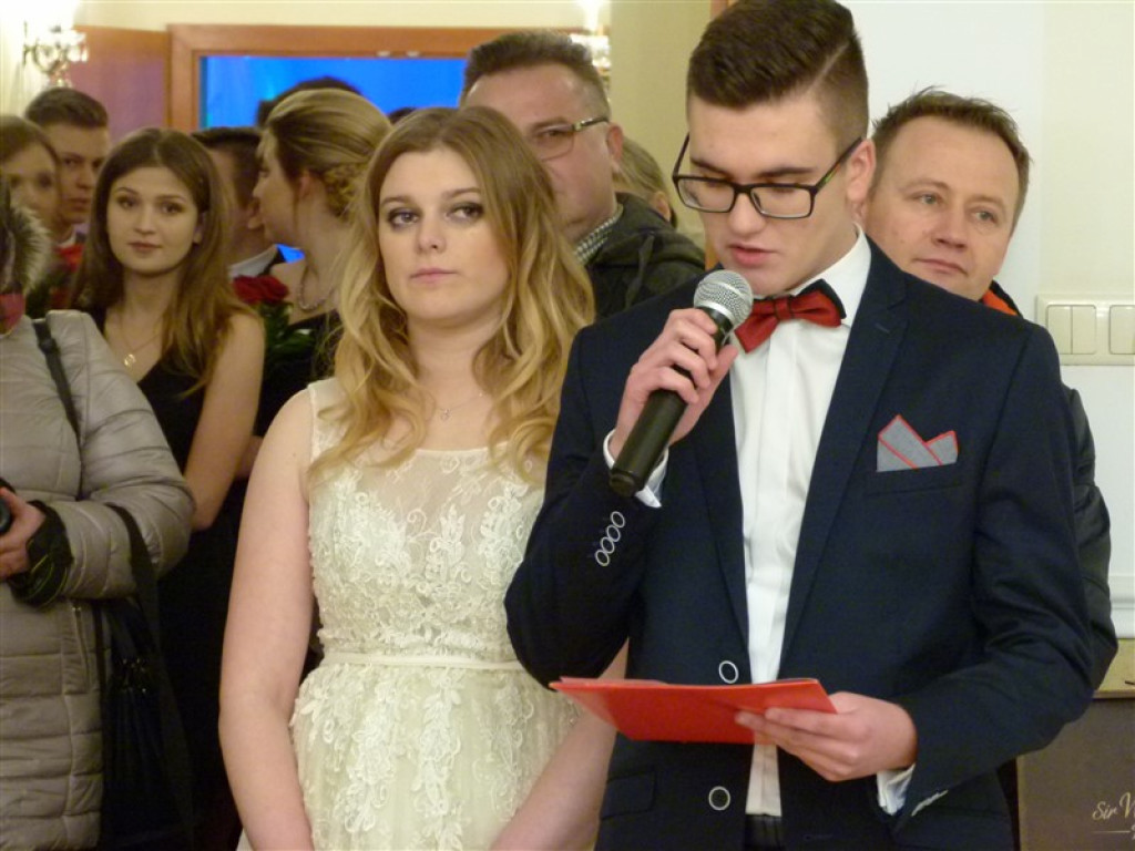 Maturzyści KLO zatańczyli na Placu Wolności