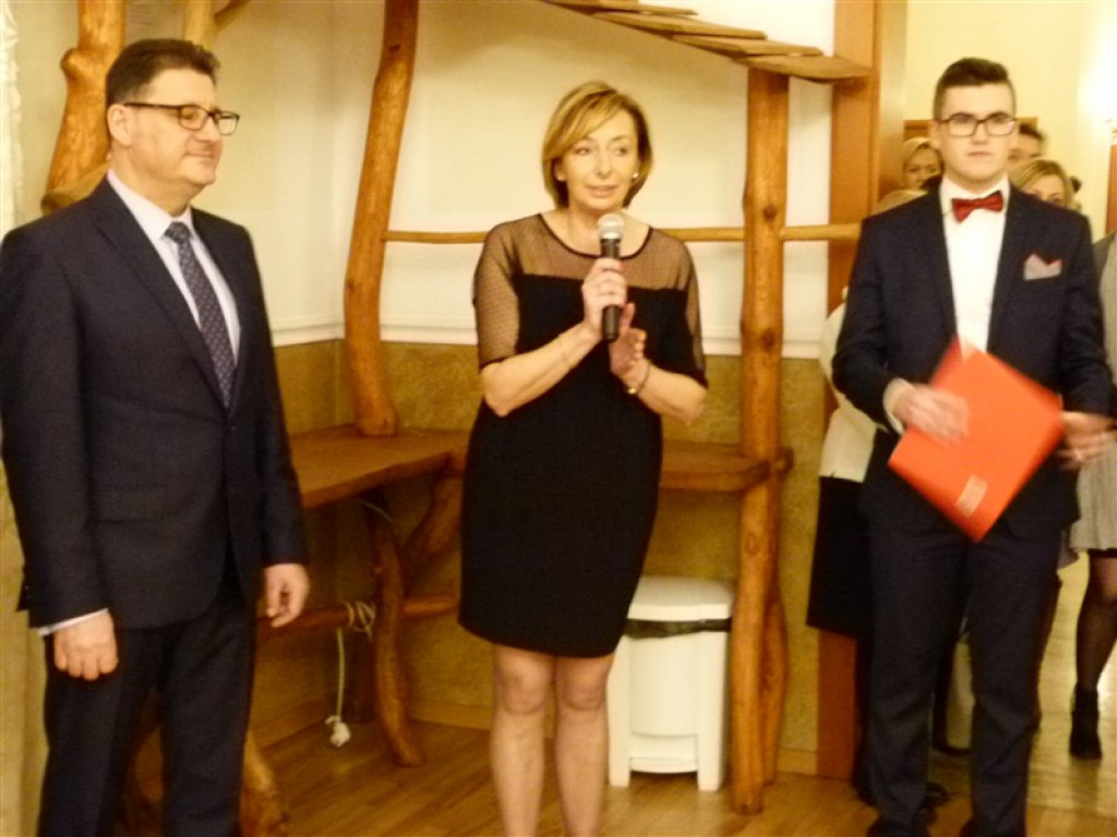 Maturzyści KLO zatańczyli na Placu Wolności