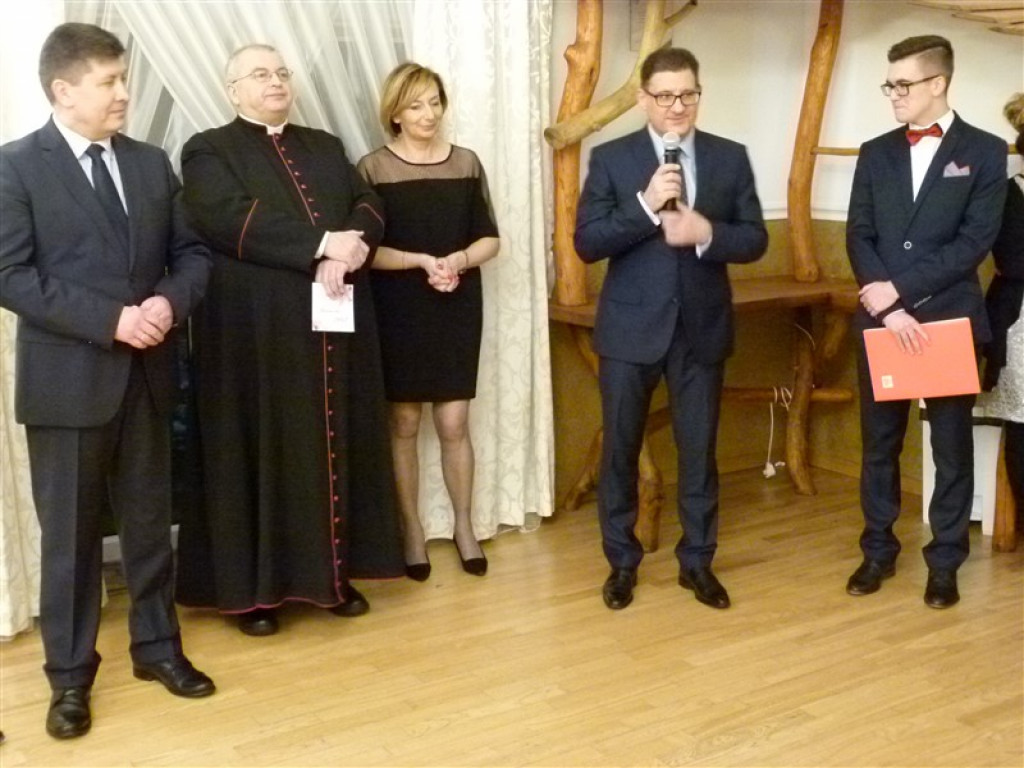 Maturzyści KLO zatańczyli na Placu Wolności